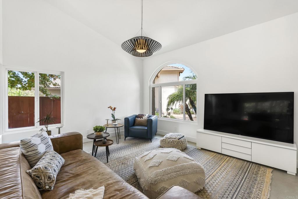 1609 Honeysuckle Court Encinitas, CA 92024 - Photo 10 of 41