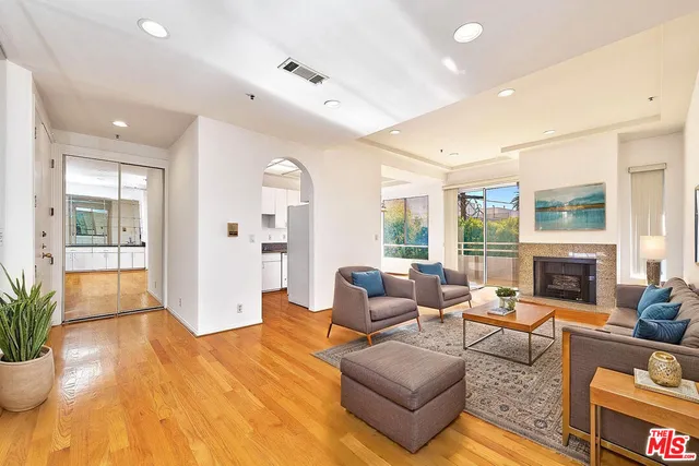 $665,000 | 5050 West Maplewood Avenue, Unit 206, Los Angeles, CA 90004