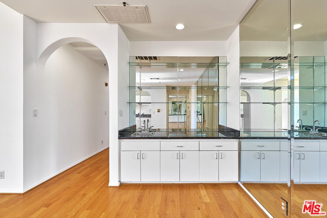 5050 West Maplewood Avenue, Unit 206 Los Angeles, CA 90004 - Photo 11 of 45