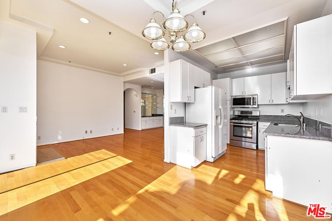 5050 West Maplewood Avenue, Unit 206 Los Angeles, CA 90004 - Photo 15 of 45