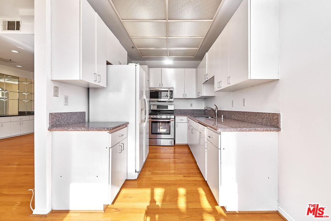 5050 West Maplewood Avenue, Unit 206 Los Angeles, CA 90004 - Photo 16 of 45