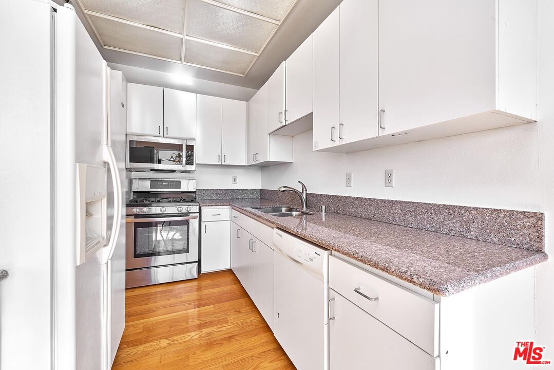 5050 West Maplewood Avenue, Unit 206 Los Angeles, CA 90004 - Photo 17 of 45