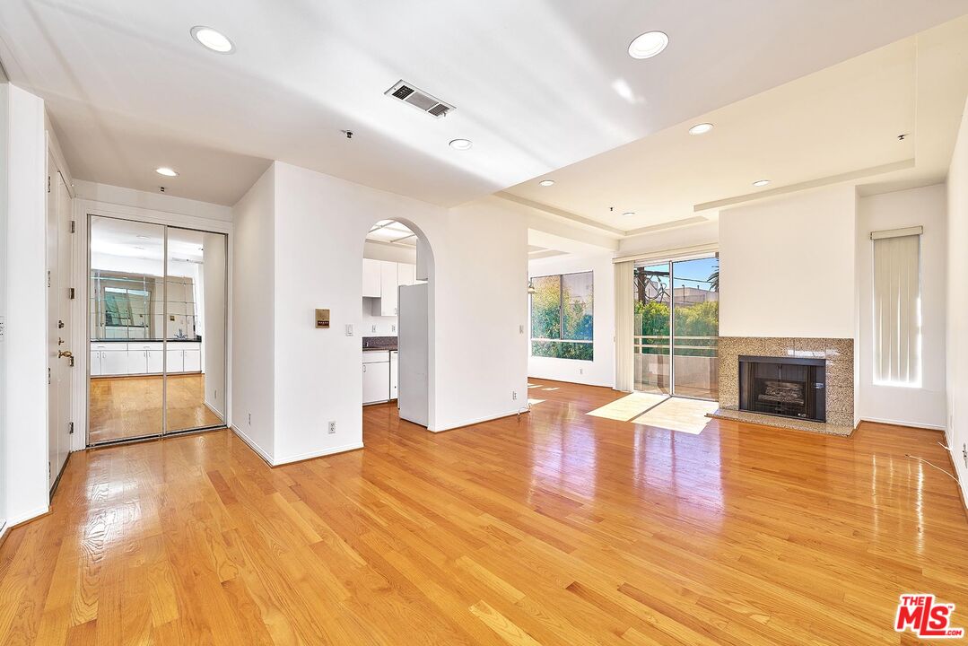 5050 West Maplewood Avenue, Unit 206 Los Angeles, CA 90004 - Photo 2 of 45