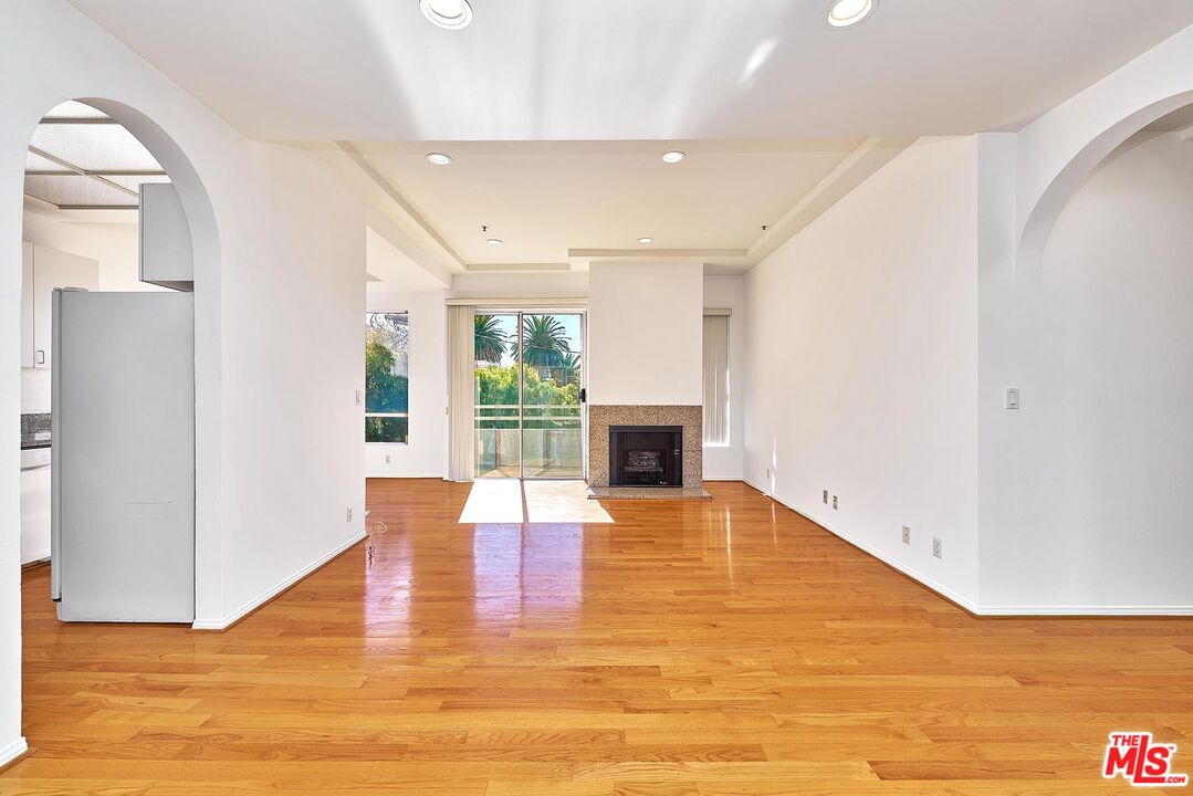 5050 West Maplewood Avenue, Unit 206 Los Angeles, CA 90004 - Photo 3 of 45