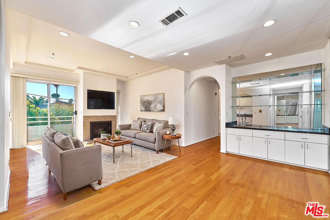 5050 West Maplewood Avenue, Unit 206 Los Angeles, CA 90004 - Photo 4 of 45