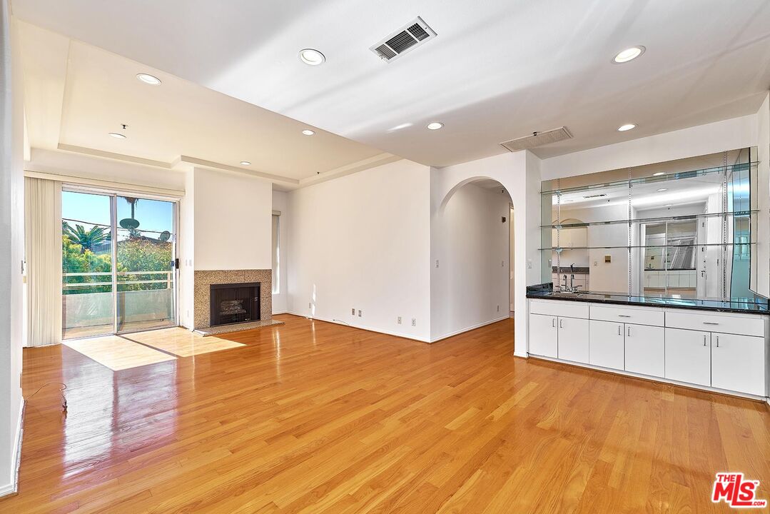 5050 West Maplewood Avenue, Unit 206 Los Angeles, CA 90004 - Photo 5 of 45