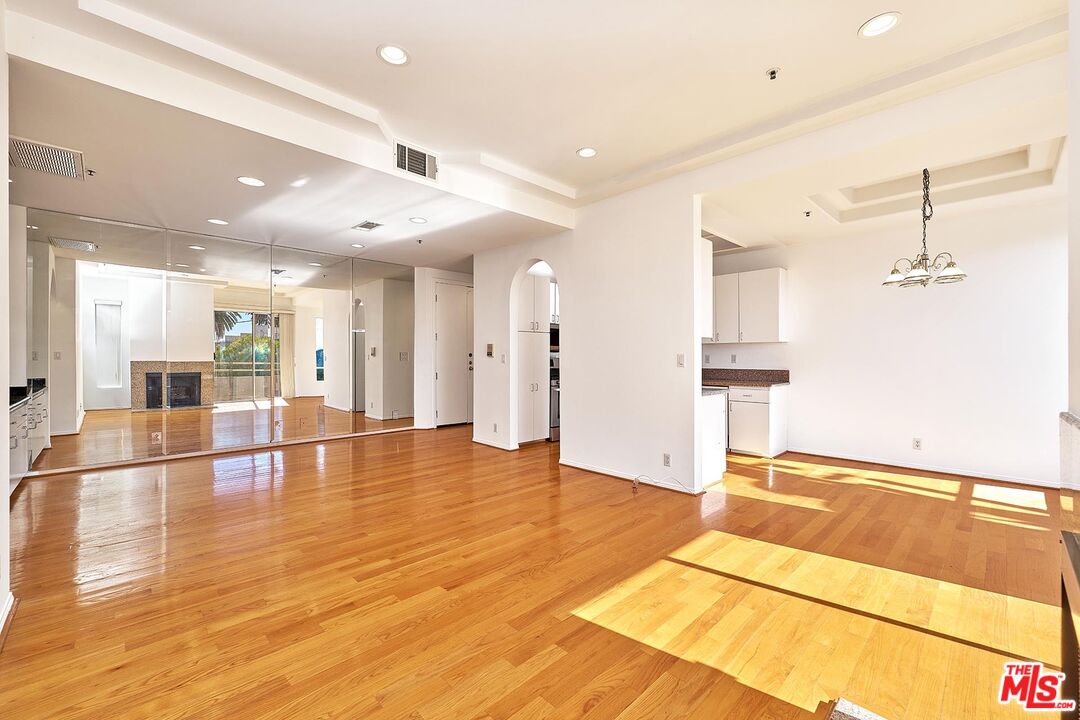 5050 West Maplewood Avenue, Unit 206 Los Angeles, CA 90004 - Photo 7 of 45