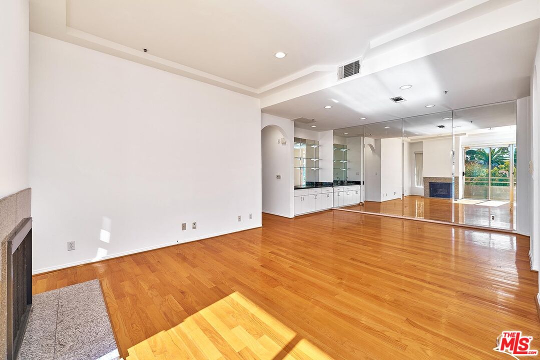 5050 West Maplewood Avenue, Unit 206 Los Angeles, CA 90004 - Photo 9 of 45