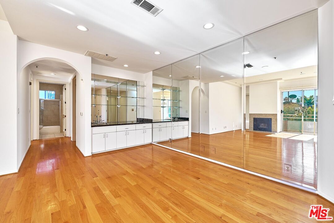 5050 West Maplewood Avenue, Unit 206 Los Angeles, CA 90004 - Photo 10 of 45