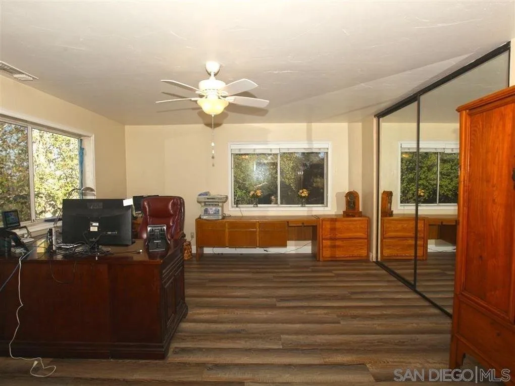 18259 Chablis Road Ramona, CA 92065 - Photo 10 of 24 a living room with furniture