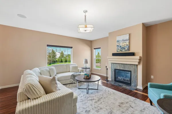 $989,900 | N55W20970 Carters Crossing Circle, Menomonee Falls, WI 53051