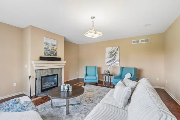 $989,900 | N55W20970 Carters Crossing Circle, Menomonee Falls, WI 53051