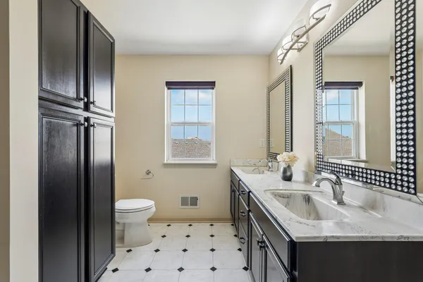 $989,900 | N55W20970 Carters Crossing Circle, Menomonee Falls, WI 53051