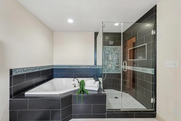$989,900 | N55W20970 Carters Crossing Circle, Menomonee Falls, WI 53051