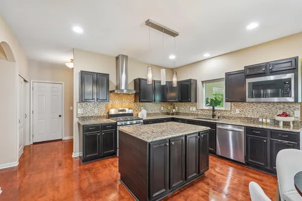$989,900 | N55W20970 Carters Crossing Circle, Menomonee Falls, WI 53051