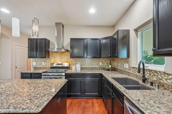 $989,900 | N55W20970 Carters Crossing Circle, Menomonee Falls, WI 53051