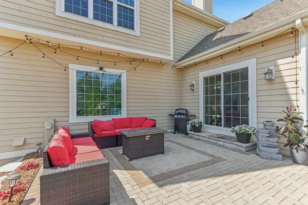 $989,900 | N55W20970 Carters Crossing Circle, Menomonee Falls, WI 53051