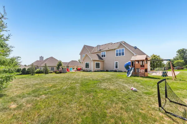 $989,900 | N55W20970 Carters Crossing Circle, Menomonee Falls, WI 53051