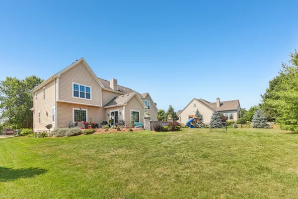$989,900 | N55W20970 Carters Crossing Circle, Menomonee Falls, WI 53051