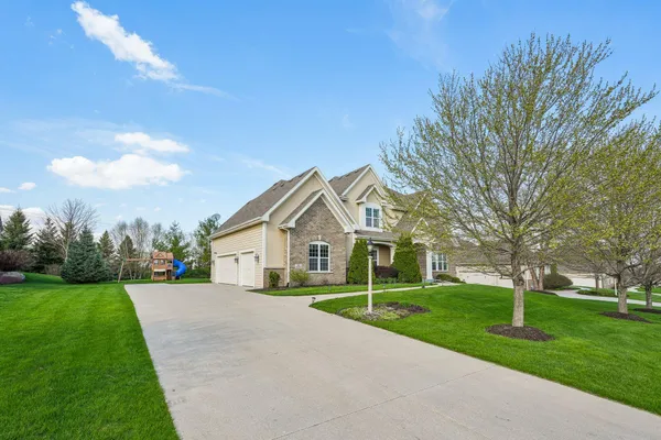 $989,900 | N55W20970 Carters Crossing Circle, Menomonee Falls, WI 53051