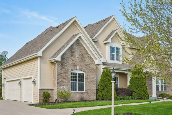 $989,900 | N55W20970 Carters Crossing Circle, Menomonee Falls, WI 53051