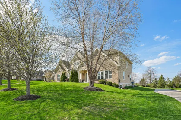 $989,900 | N55W20970 Carters Crossing Circle, Menomonee Falls, WI 53051