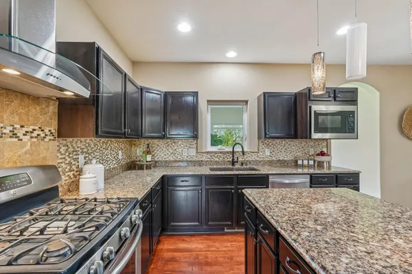 $989,900 | N55W20970 Carters Crossing Circle, Menomonee Falls, WI 53051