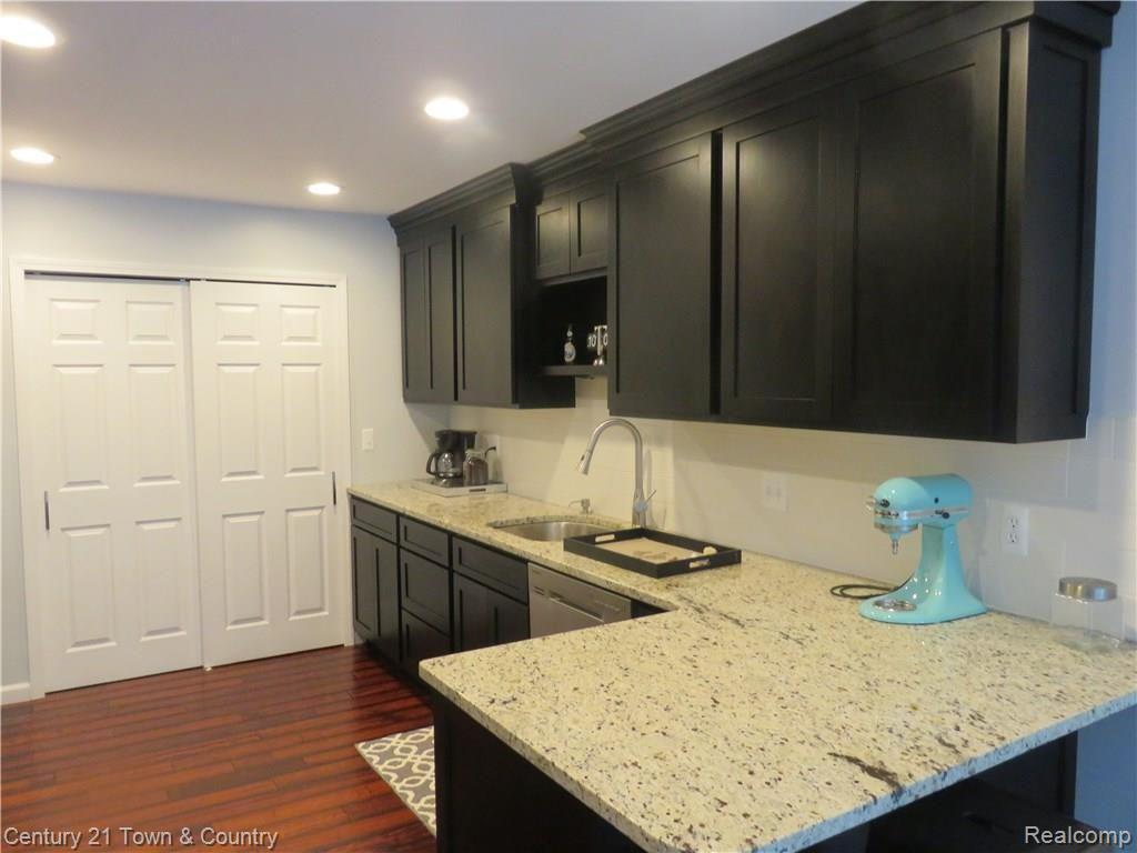 1169 Pine Ridge Court Rochester Hills, MI 48306 - Photo 8 of 21