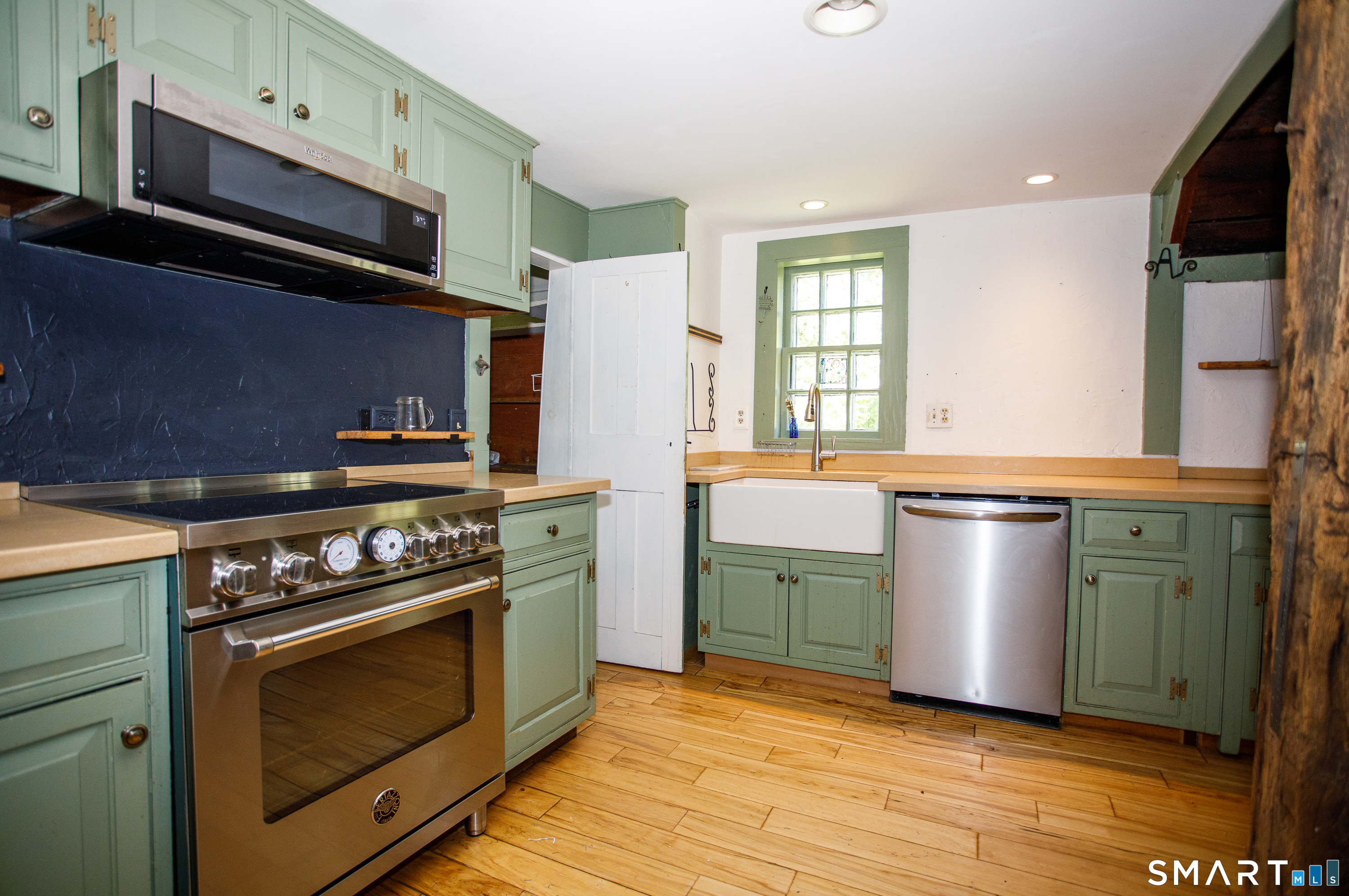 11 North Canterbury Road Canterbury, CT 06331 - Photo 6 of 38 UPDATED APPLIANCES AND COUNTERTOPS