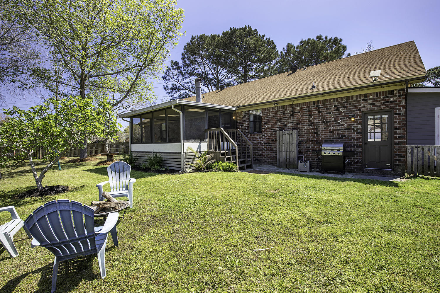 1504 Wakendaw Road Mount Pleasant, SC 29464 - Photo 5 of 24 Backyard