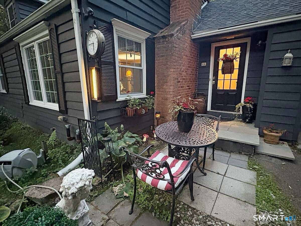 44 Climax Road Simsbury, CT 06070 - Photo 3 of 31