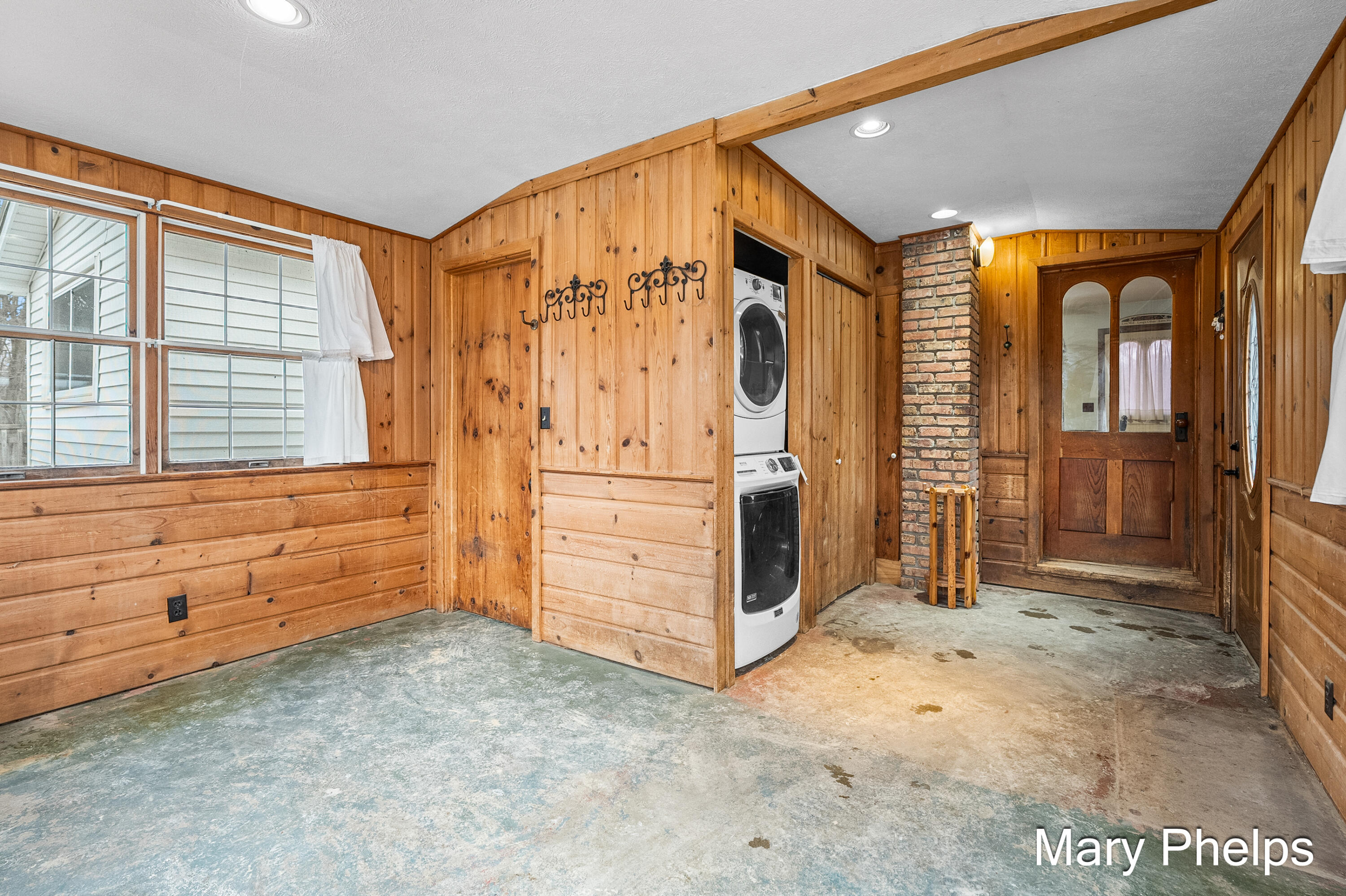 238 41st Street Allegan, MI 49010 - Photo 18 of 51 Laundry/Mud Room