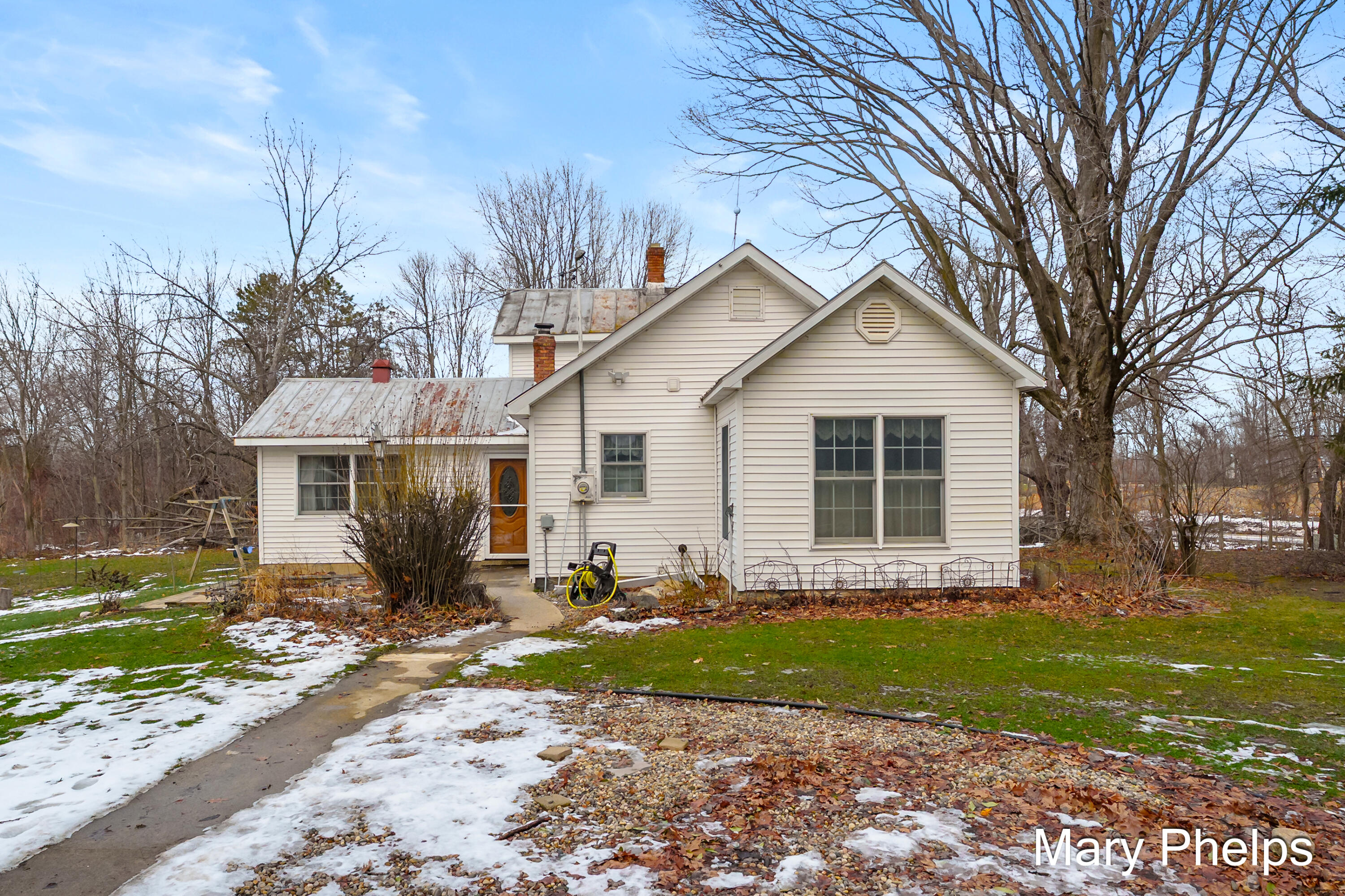 238 41st Street Allegan, MI 49010 - Photo 30 of 51 Flower beds