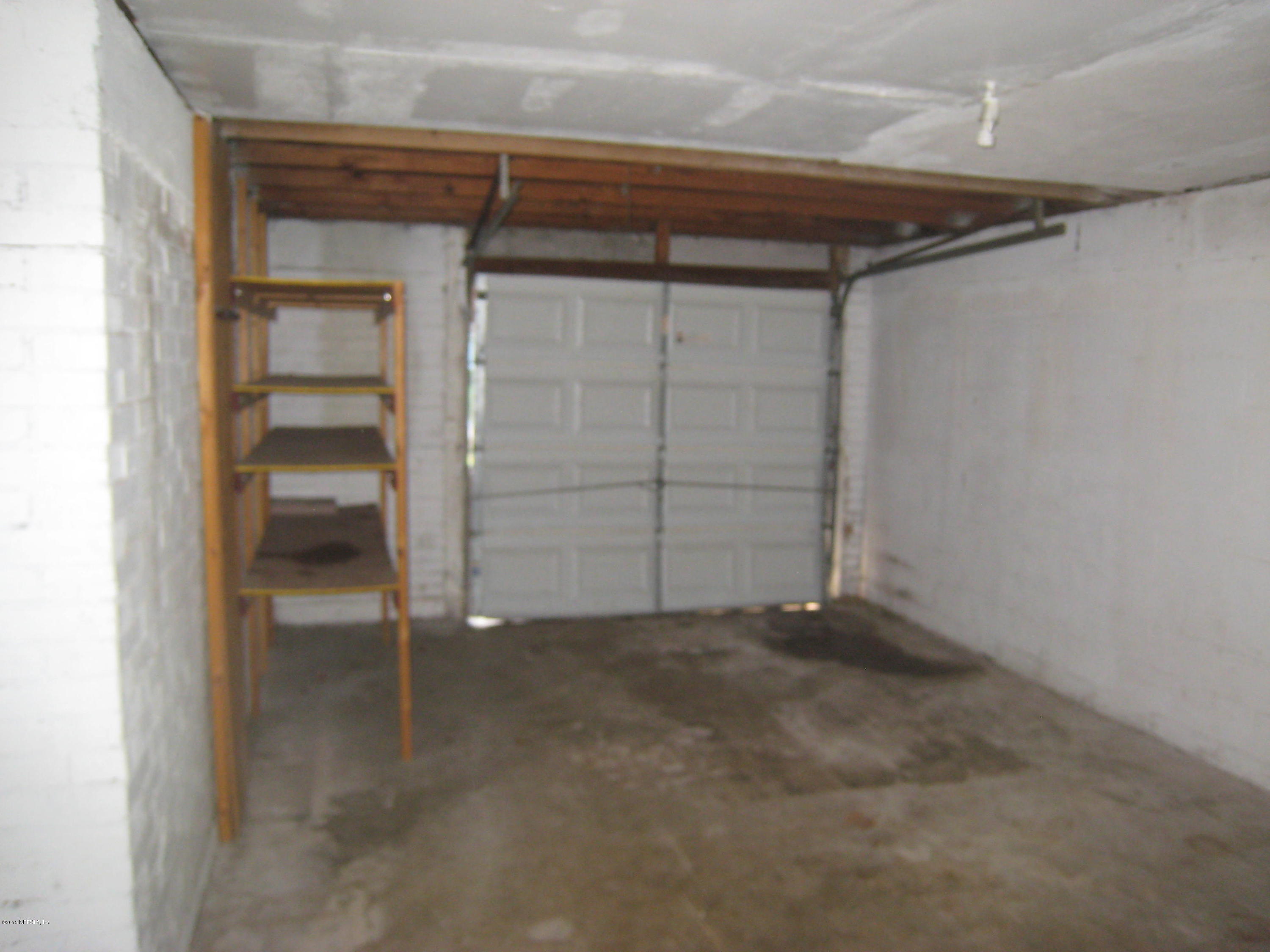 7539 Pheasant Path Drive Jacksonville, FL 32244 - Photo 15 of 19 garage