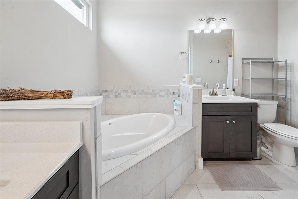 6095 Southwest 82nd Place Trenton, FL 32693 - Photo 37 of 44 a bathroom with a sink a toilet and bathtub