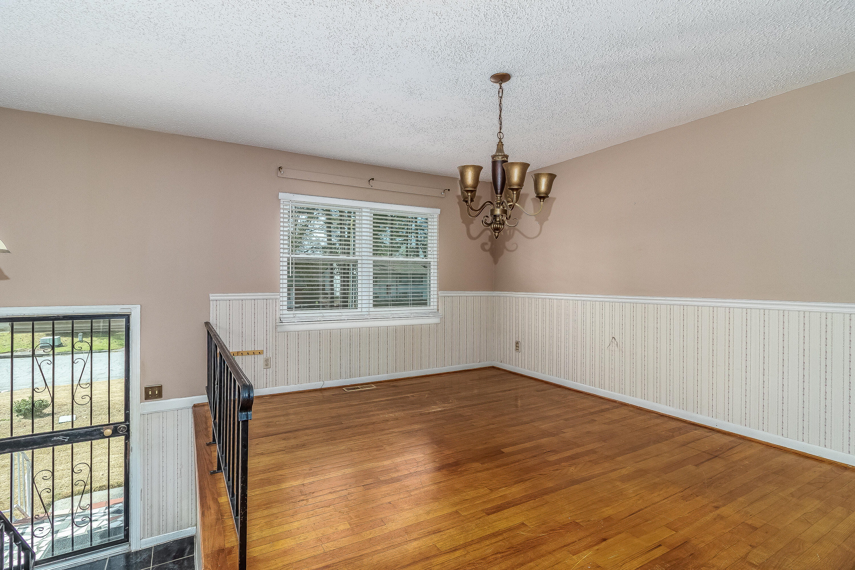 3618 Jonathan Circle Augusta, GA 30906 - Photo 7 of 31 Original hardwood floors in living room