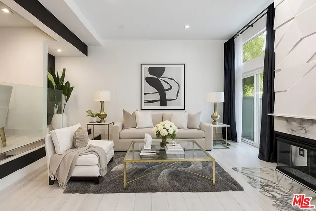 $870,000 | 18730 Hatteras Street, Unit 23, Tarzana, CA 91356