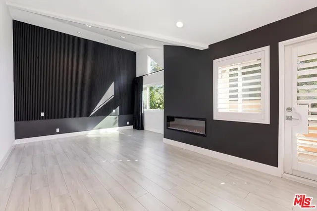 $870,000 | 18730 Hatteras Street, Unit 23, Tarzana, CA 91356