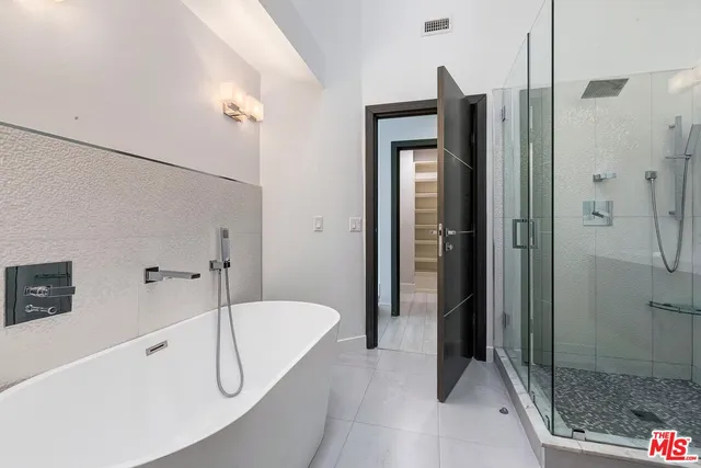 $870,000 | 18730 Hatteras Street, Unit 23, Tarzana, CA 91356