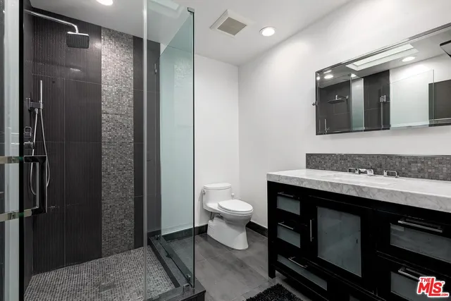 $870,000 | 18730 Hatteras Street, Unit 23, Tarzana, CA 91356