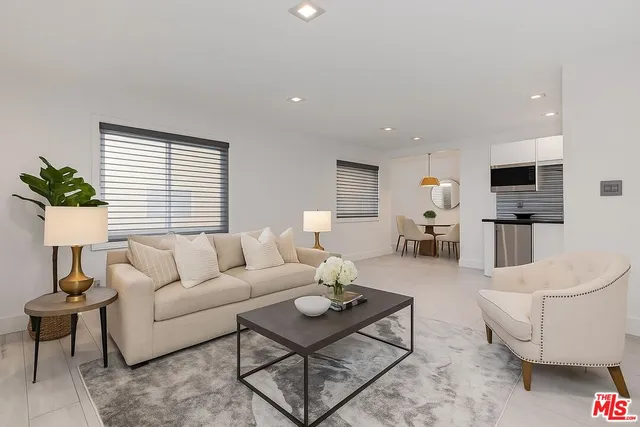 $870,000 | 18730 Hatteras Street, Unit 23, Tarzana, CA 91356