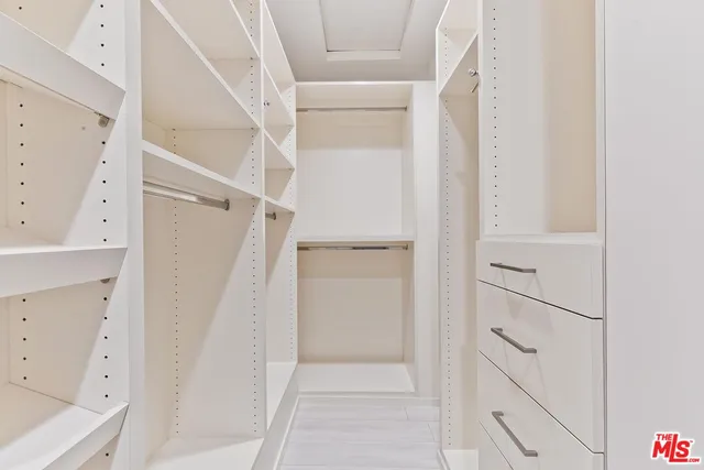 $870,000 | 18730 Hatteras Street, Unit 23, Tarzana, CA 91356