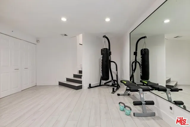 $870,000 | 18730 Hatteras Street, Unit 23, Tarzana, CA 91356