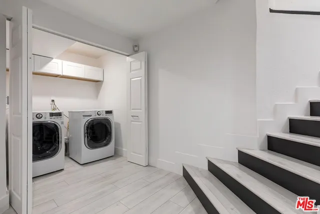 $870,000 | 18730 Hatteras Street, Unit 23, Tarzana, CA 91356