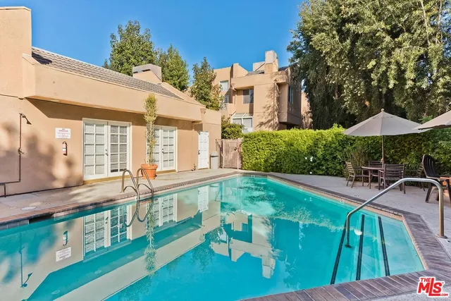 $870,000 | 18730 Hatteras Street, Unit 23, Tarzana, CA 91356