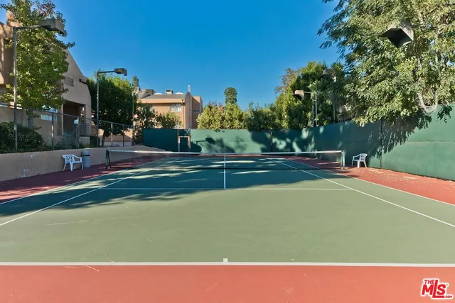 $870,000 | 18730 Hatteras Street, Unit 23, Tarzana, CA 91356