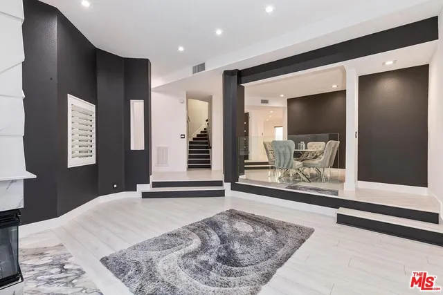 $870,000 | 18730 Hatteras Street, Unit 23, Tarzana, CA 91356