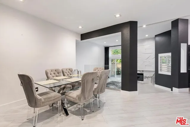 $870,000 | 18730 Hatteras Street, Unit 23, Tarzana, CA 91356