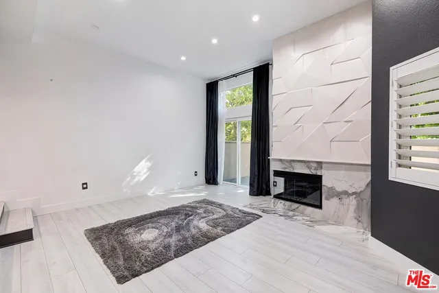$870,000 | 18730 Hatteras Street, Unit 23, Tarzana, CA 91356