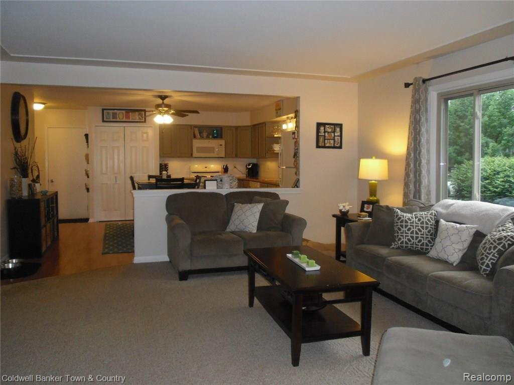 215 Prospect Street Howell, MI 48843 - Photo 19 of 54 prospectlivrm5.JPG
